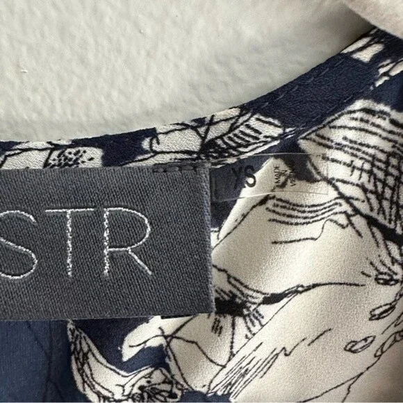 ASTR Floral Long Sleeve Top Size XS - Picture 6 of 8